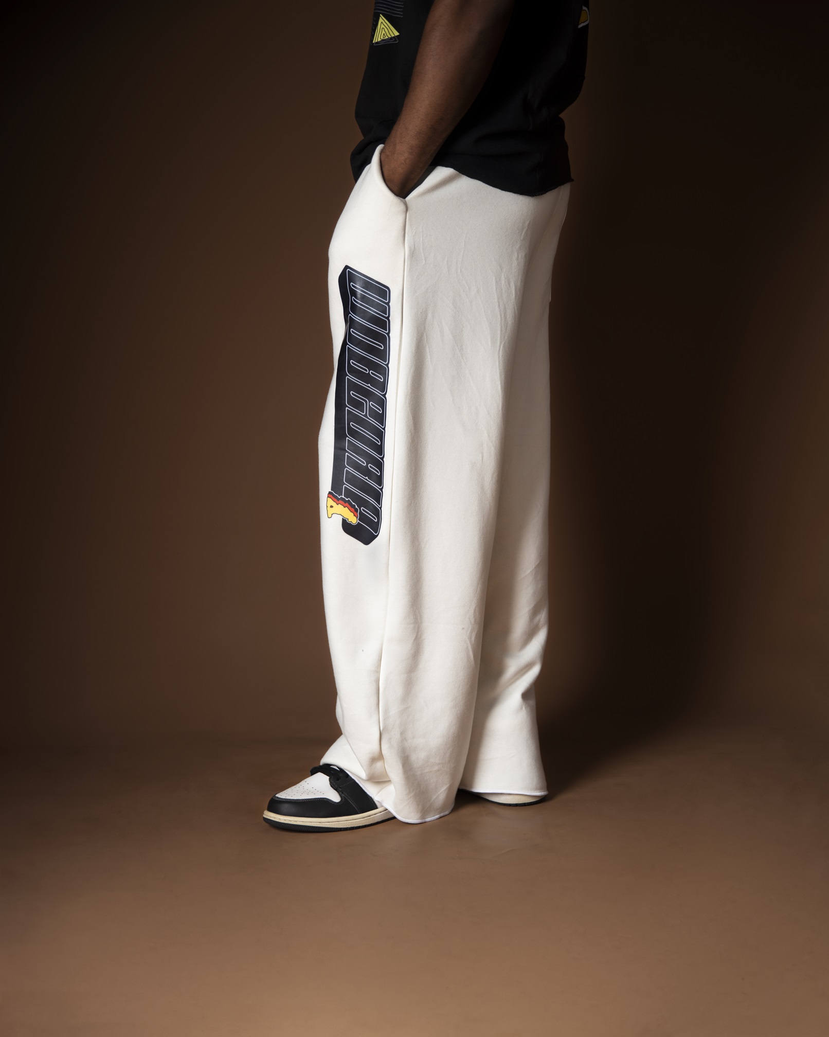 Wobe Graphic Sweatpants - Image 4